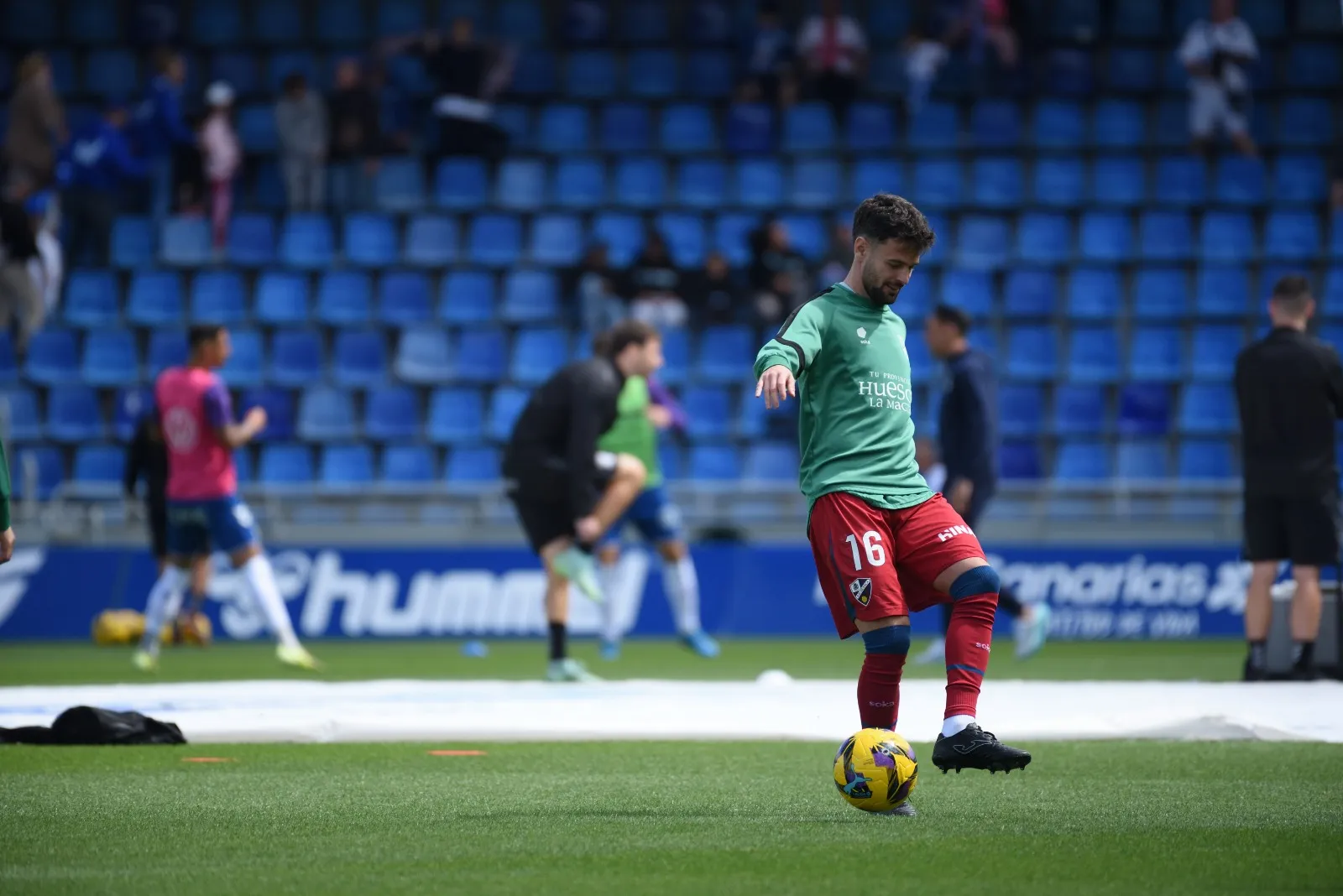 ¡Tenerife y S.D. Huesca: El Duelo que Está Conquistando España!