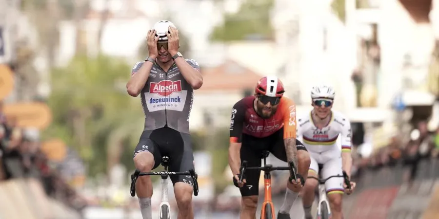 ¡Van der Poel lo hace de nuevo! Su increíble victoria que deja huella en la historia del ciclismo