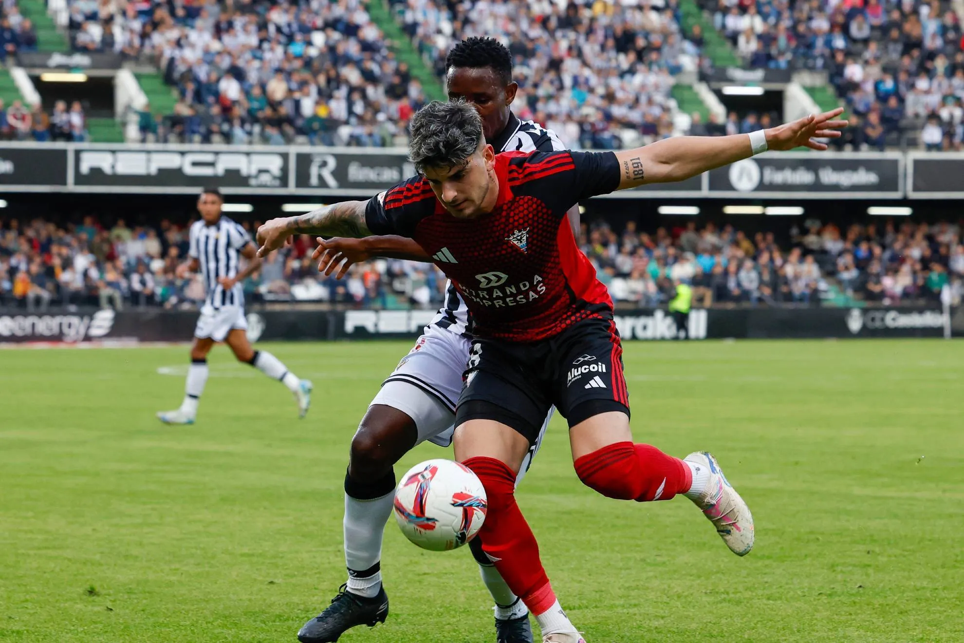 ¡Inesperado giro! El Mirandés sorprende al Castellón en un emocionante duelo