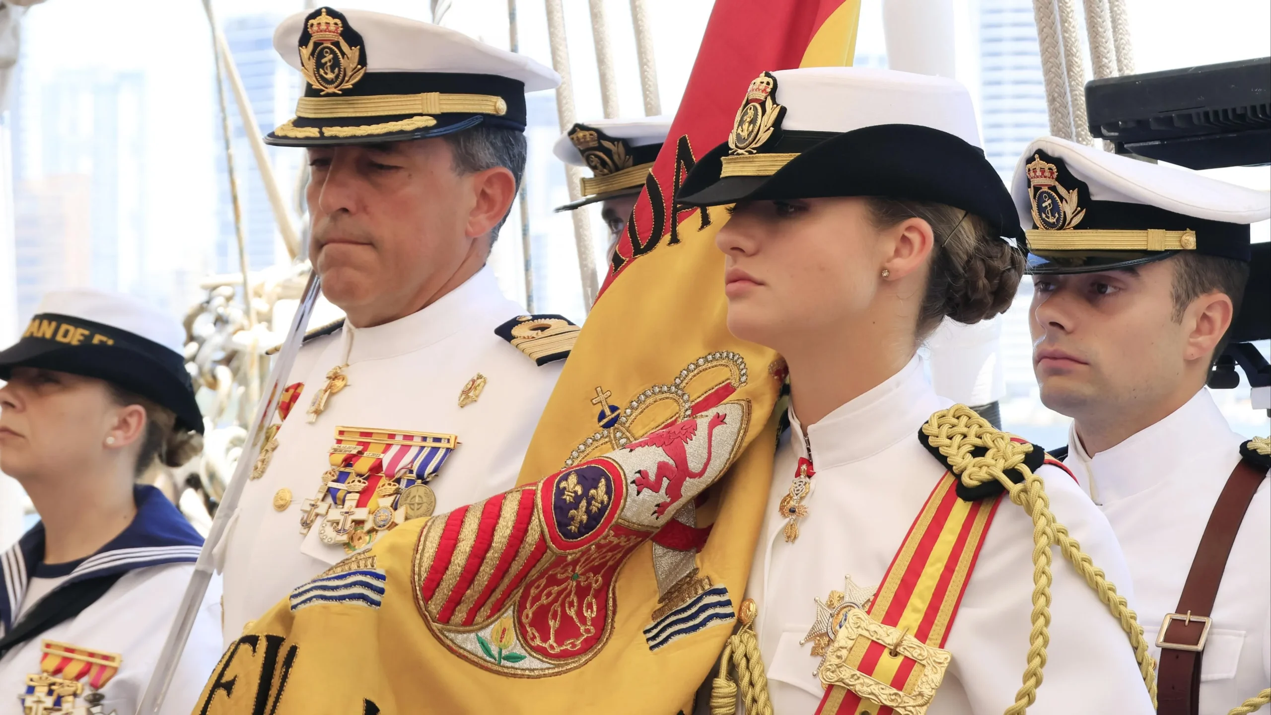 ¡La Princesa Leonor Brilla en su Regreso a España! Descubre Todos los Detalles