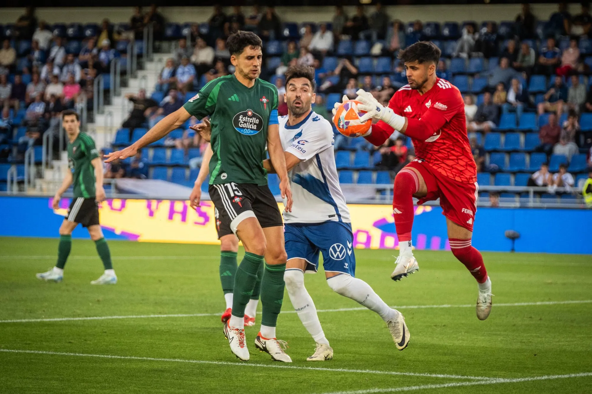 ¡Tenerife y Racing Ferrol: El Duelo que Sacudió la Liga! No Te Lo Puedes Perder